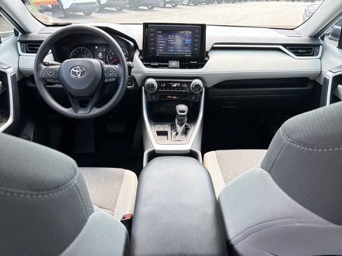 Certified 2022 Toyota RAV4 XLE FWD image 4