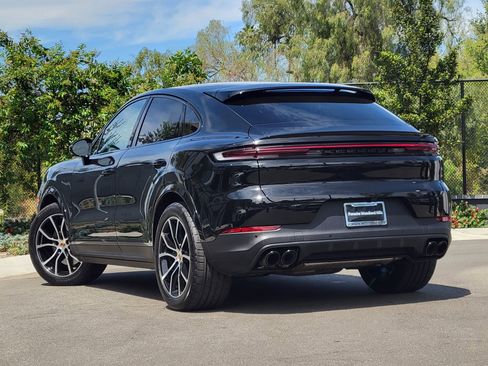 Used 2025 Porsche Cayenne Coupe image 3
