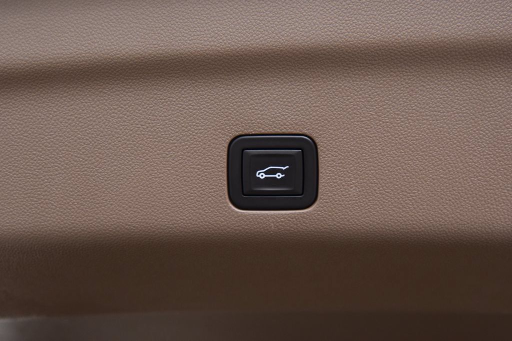 Used 2024 GMC Yukon Denali AWD/4WD image 28
