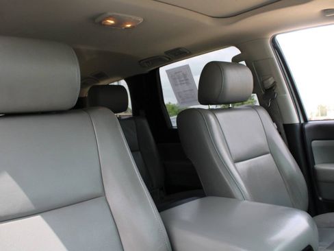 Used 2017 Toyota Sequoia SR5 AWD/4WD image 14