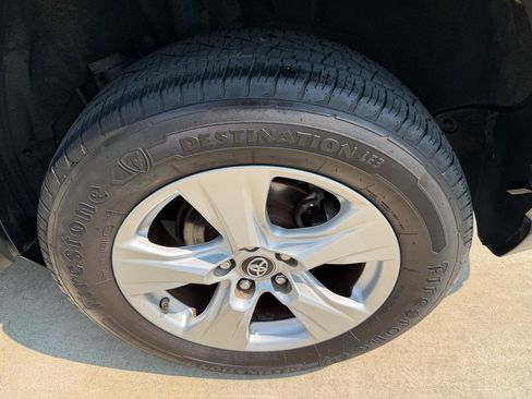 Used 2019 Toyota RAV4 XLE FWD image 8