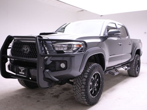 Used 2019 Toyota Tacoma TRD Sport image 1