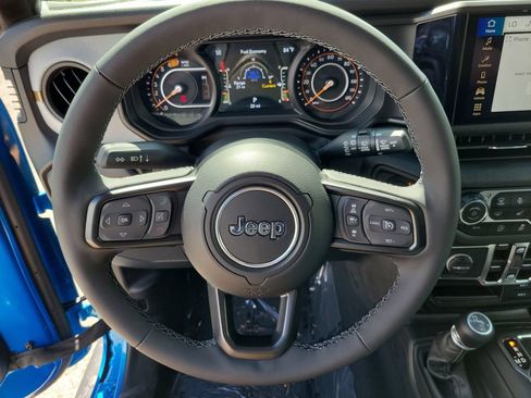 Used 2025 Jeep Wrangler Unlimited Sport AWD/4WD image 17