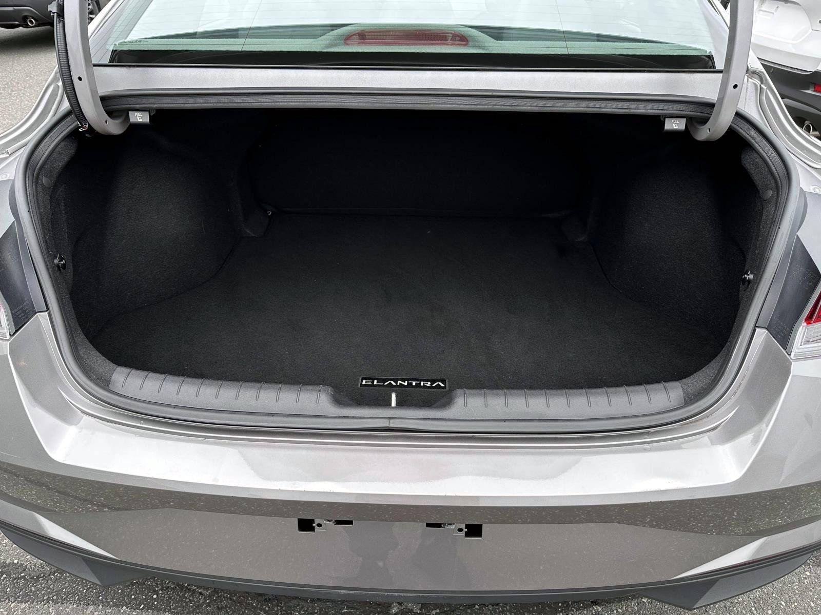 Used 2023 Hyundai Elantra SEL w/ Convenience Package FWD image 7