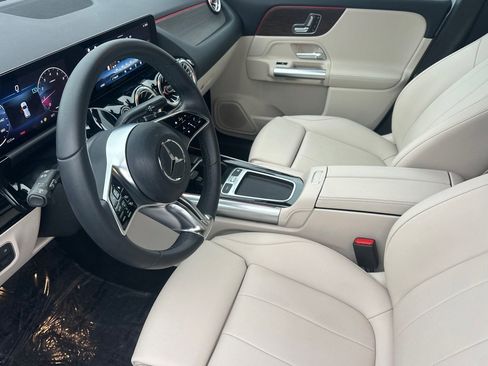 Certified 2025 Mercedes-Benz GLA 250 4MATIC image 10