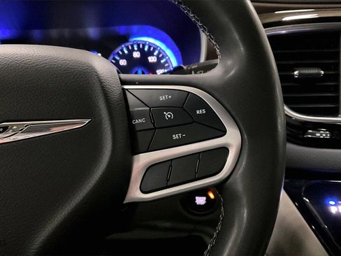 Used 2024 Chrysler Voyager LX image 18