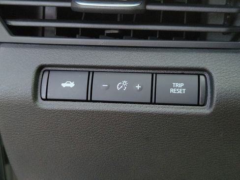 Used 2025 Nissan Altima 2.5 SV FWD image 13