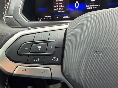 Used 2024 Volkswagen Tiguan SE image 31