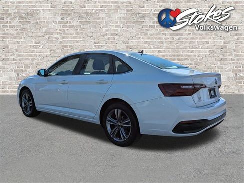 Certified 2023 Volkswagen Jetta SE image 5