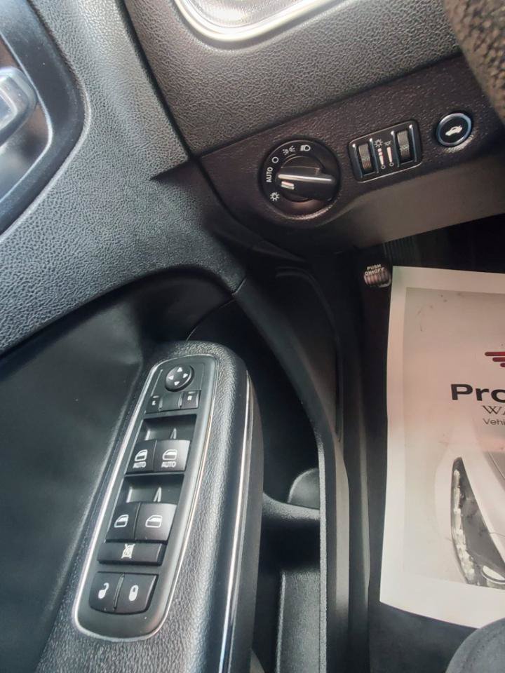 Used 2011 Dodge Charger SE RWD image 10