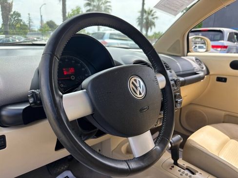 Used 2009 Volkswagen Beetle S image 16