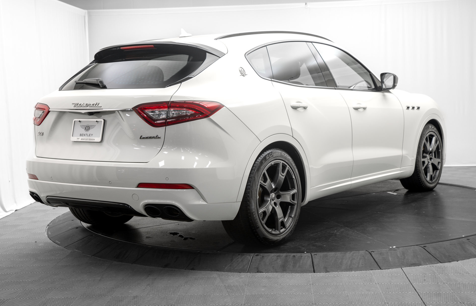 Used 2020 Maserati Levante S AWD/4WD image 7