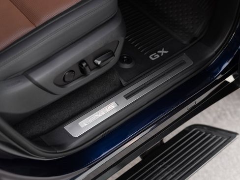 Used 2024 Lexus GX 550 image 12