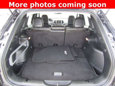 Used 2018 Jeep Cherokee Latitude Plus image 14