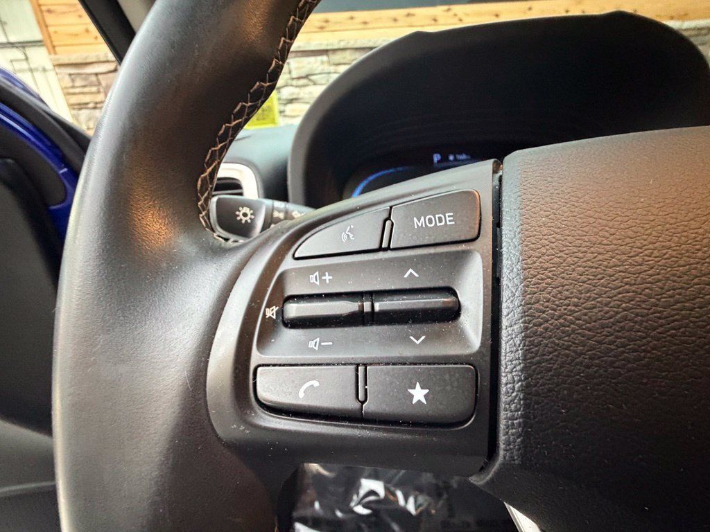 Used 2024 Hyundai Venue SEL FWD image 31