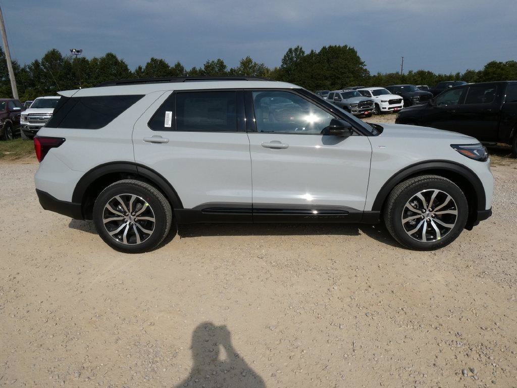 New 2027 Ford Explorer ST-Line AWD/4WD image 4