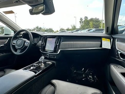 Certified 2024 Volvo S90 T8 Ultimate w/ Lounge Package image 10