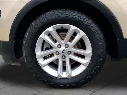 Used 2017 Ford Explorer XLT w/ Equipment Group 202A FWD image 11