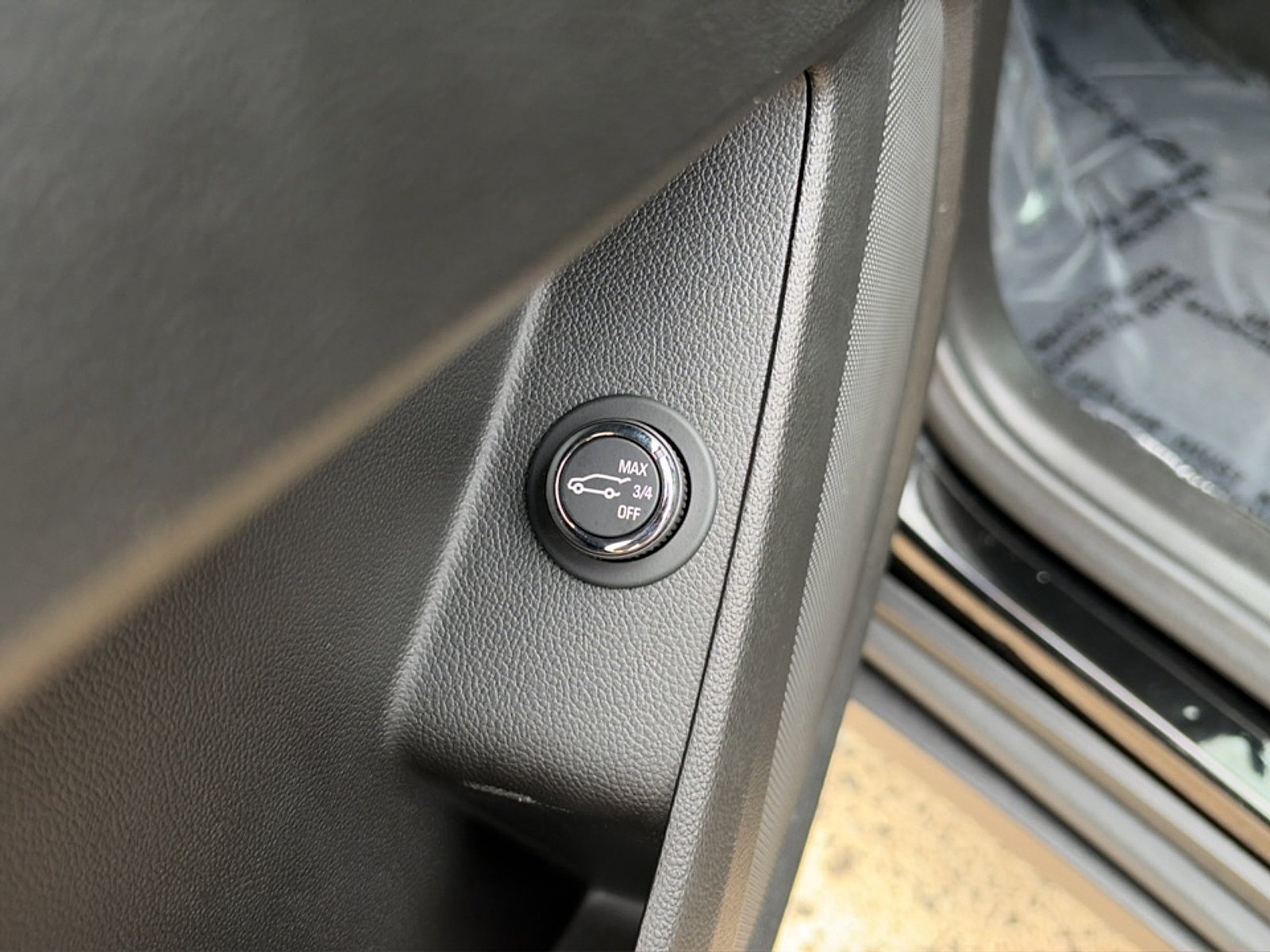 Used 2023 Chevrolet Traverse LT FWD image 17
