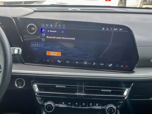 Used 2026 Chevrolet Traverse LT w/ Driver Confidence Package image 12