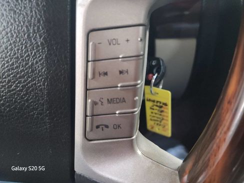 Used 2009 Lincoln MKZ image 25