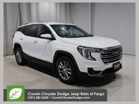 Used 2024 GMC Terrain SLT AWD/4WD image 1