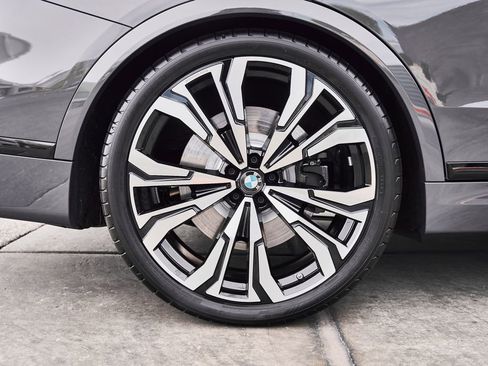 Used 2026 BMW X7 M60i image 21