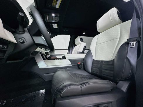 Used 2024 Toyota Sequoia Capstone AWD/4WD image 5