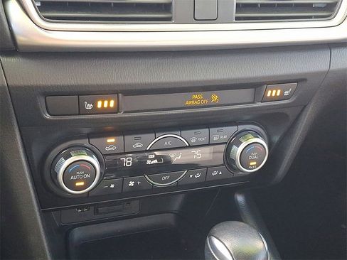 Used 2018 MAZDA MAZDA3 Touring image 16