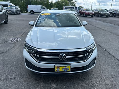 Used 2024 Volkswagen Jetta SE w/ Black Wheel Package FWD image 2