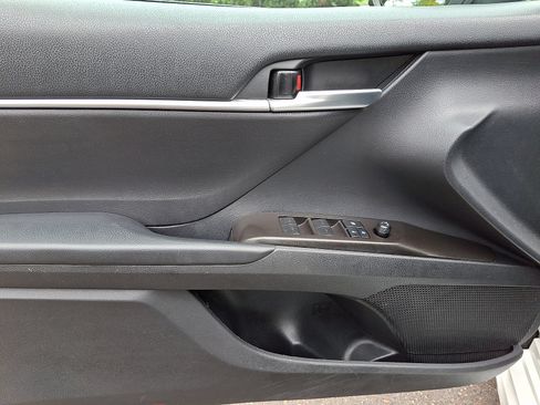Used 2021 Toyota Camry SE FWD image 12