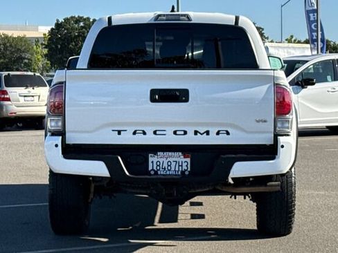 Used 2021 Toyota Tacoma TRD Off-Road w/ Technology Package AWD/4WD image 5