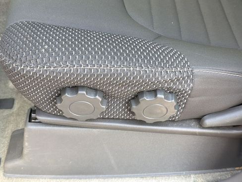 Used 2018 Nissan Frontier SV image 13