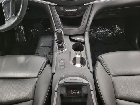 Used 2019 Cadillac XT5 Luxury w/ LPO, Black Ice Package image 17