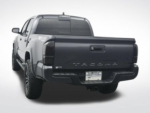 Used 2022 Toyota Tacoma TRD Sport w/ Technology Package AWD/4WD image 9