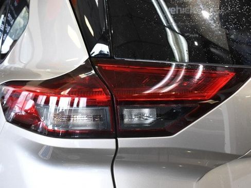 Used 2025 Nissan Rogue Platinum w/ Platinum Premium Package AWD/4WD image 14