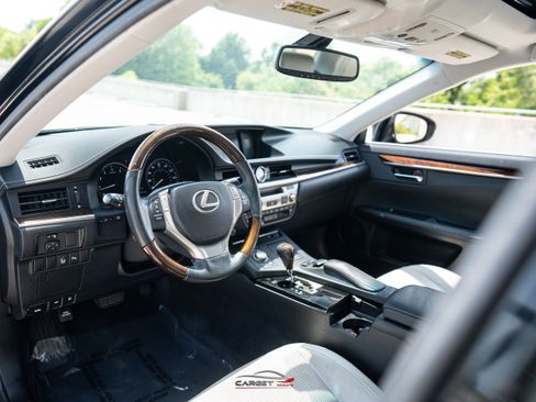 Used 2014 Lexus ES 350 w/ Luxury Package FWD image 13
