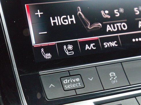 Used 2019 Audi Q8 Premium Plus AWD/4WD image 27