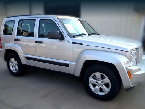 Used 2012 Jeep Liberty Sport image 5