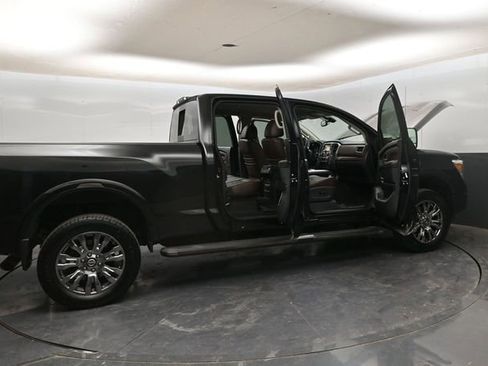 Used 2017 Nissan Titan Platinum Reserve AWD/4WD image 28
