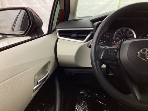 Used 2021 Toyota Corolla LE FWD image 32