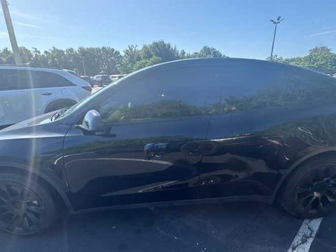 Used 2022 Tesla Model Y Long Range AWD/4WD image 7