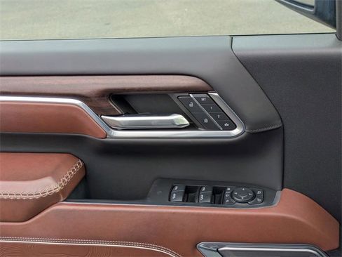 Used 2024 GMC Sierra 2500 Denali Ultimate w/ Max Trailering Package image 12