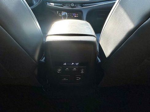 Used 2018 Buick Enclave Essence image 31
