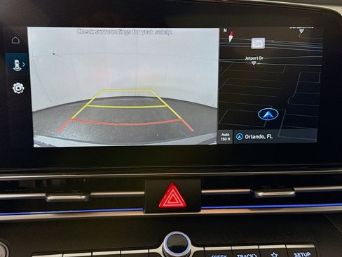 Used 2024 Hyundai Elantra SEL image 19