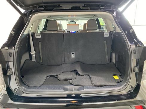 Certified 2023 Toyota Highlander XLE AWD/4WD image 16
