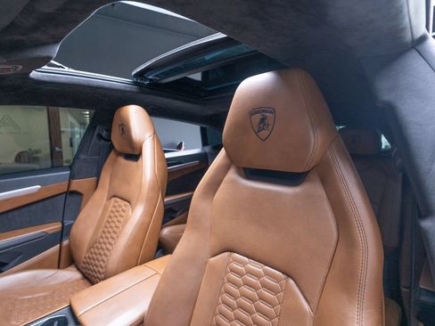 Used 2021 Lamborghini Urus AWD/4WD image 34