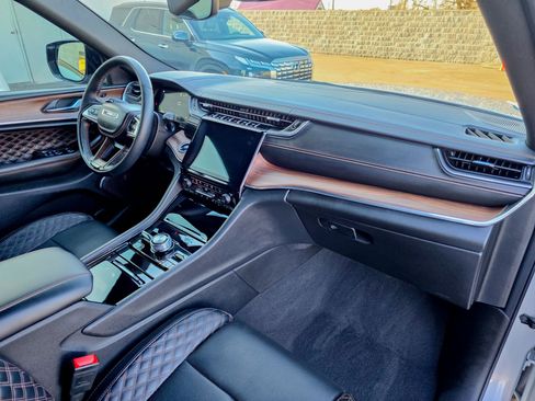 Used 2025 Jeep Grand Cherokee L Summit image 34