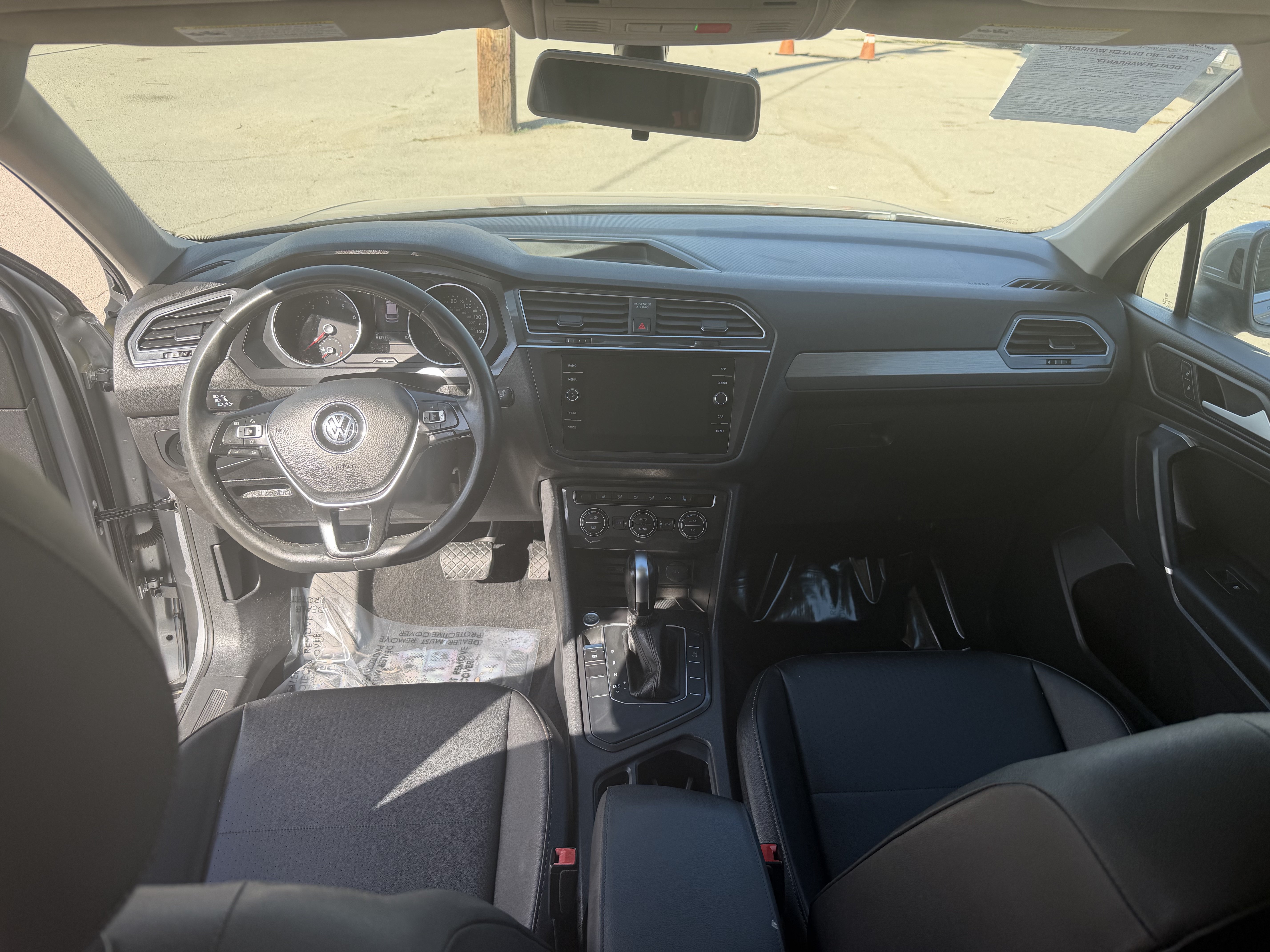 Used 2020 Volkswagen Tiguan SE w/ Panoramic Sunroof Package FWD image 19
