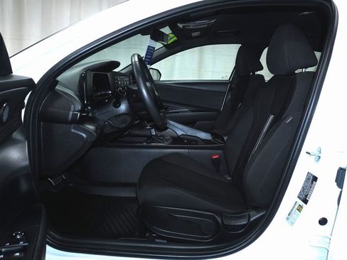 Certified 2025 Hyundai Elantra Sport image 12